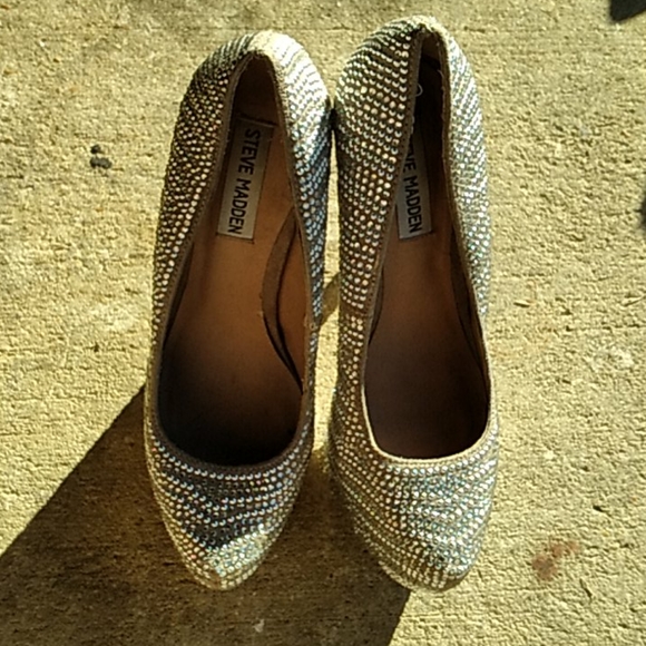 Shoes - Picture 4 of 13